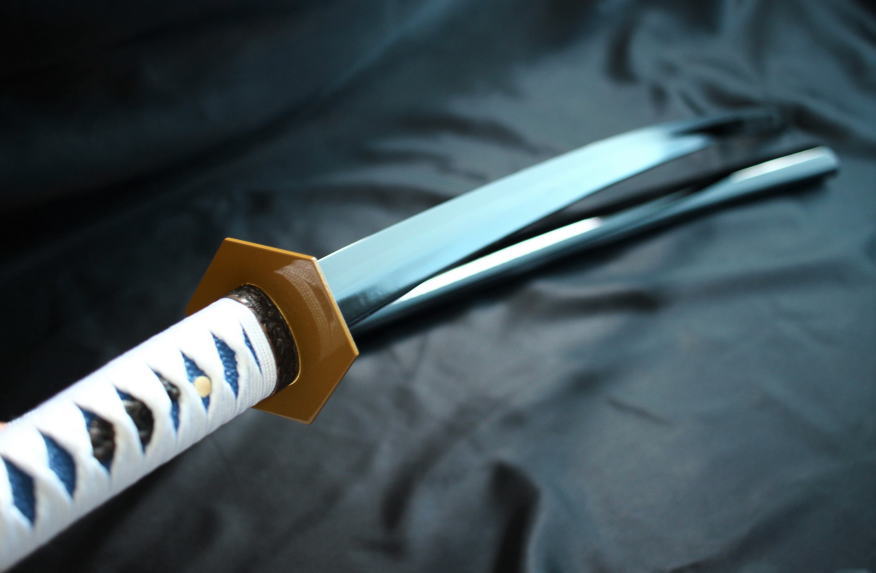 鬼滅の刃】富岡義勇の日輪刀のような金属製の刀を販売中。本格仕上げで